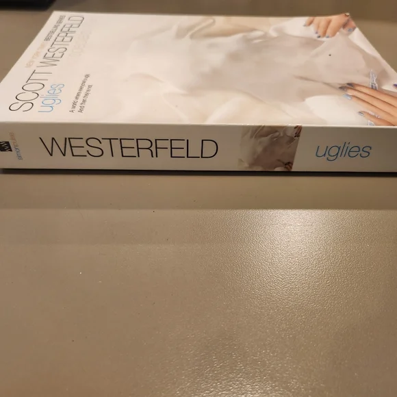 "Uglies" by Scott Westerfeld novel - Picture 4 of 5